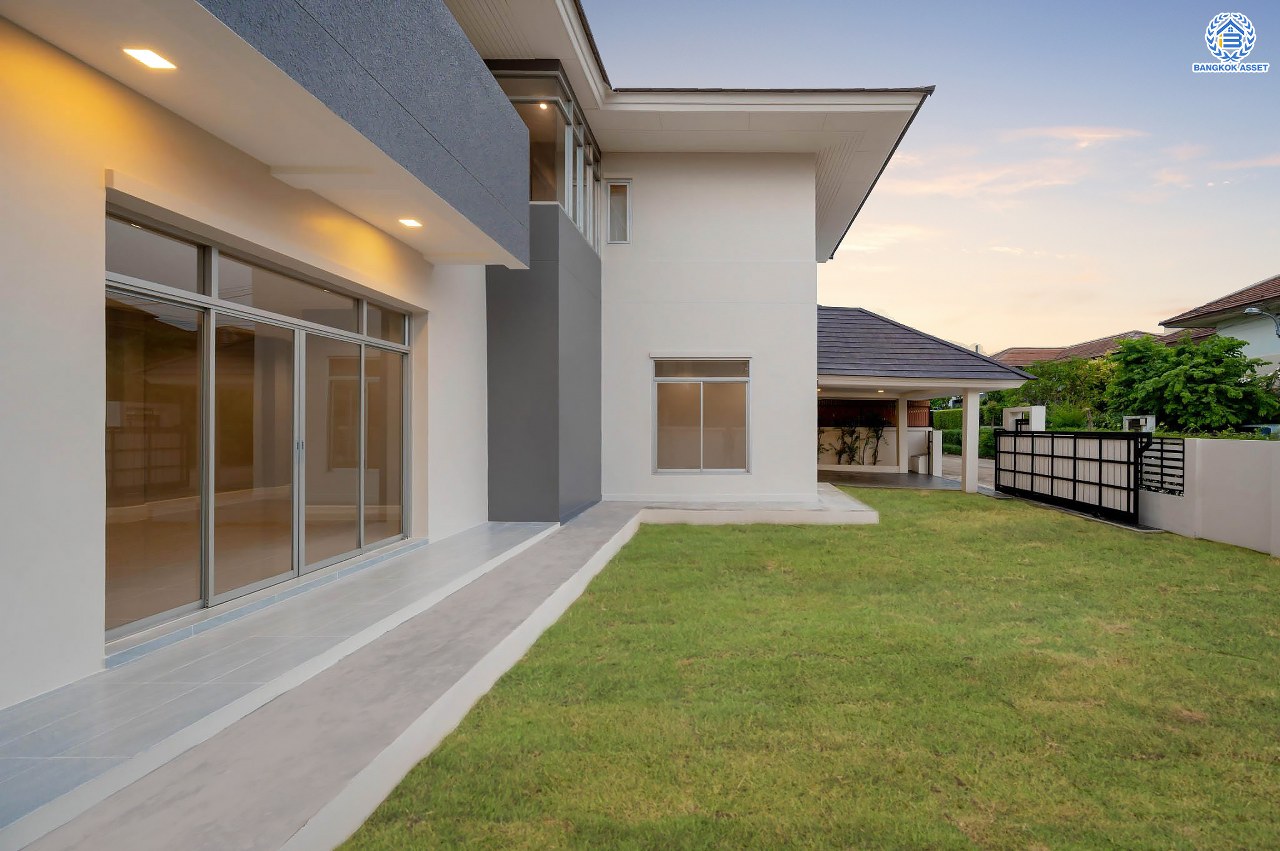 บ้านมือสองตกแต่งใหม่ โครงการ เดอะเวอรีเดียนโฮม กาญจนาภิเษก เนื้อที่กว้าง 86 ตร.ว. ฟังก์ชัน 3 ห้องนอน 3 ห้องน้ำ 1 ห้องอเนกประสงค์ 1 ห้องแม่บ้าน จอดรถได้ 4 จอด บนทำเลดี เชื่อมต่อถนนรัตนาธิเบศร์ ถนนนครอินทร์ ถนนกาญจนาภิเษก ใกล้รถไฟฟ้าสายสีม่วง "สถานีตลาดบางใหญ่" และจุดขึ้นทางด่วน "ศรีรัช"...